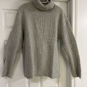 DKNY light grey75% wool 23%polyamide 3%spandex comfy turtle neck